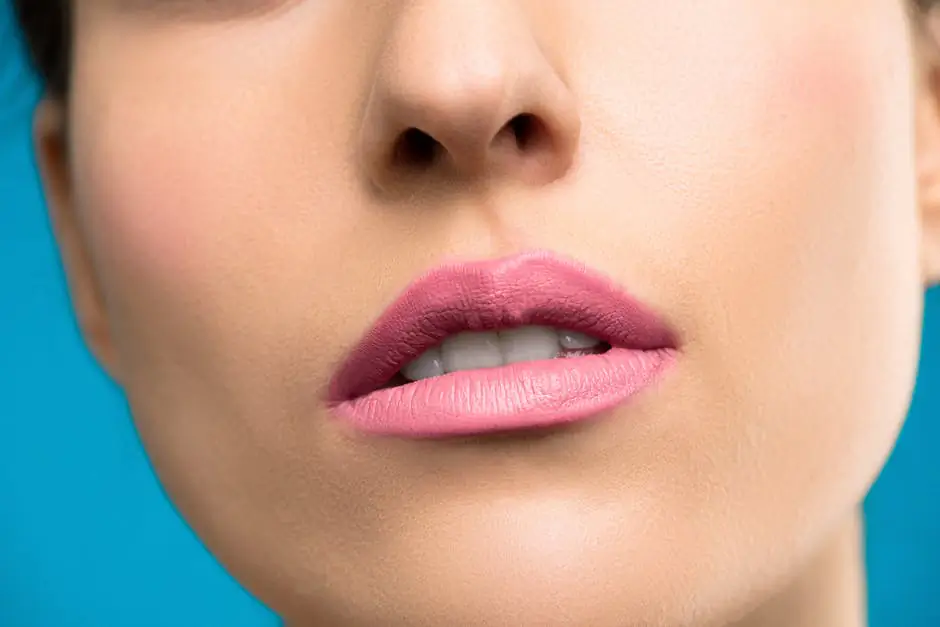 Best Lip Plumper Gloss Long Lasting: Hydrating Shine for Fuller-Looking Lips
